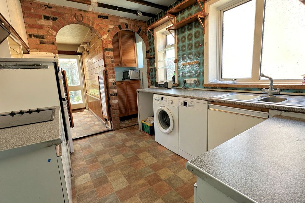 Property photo 3 of 17 Kitchen