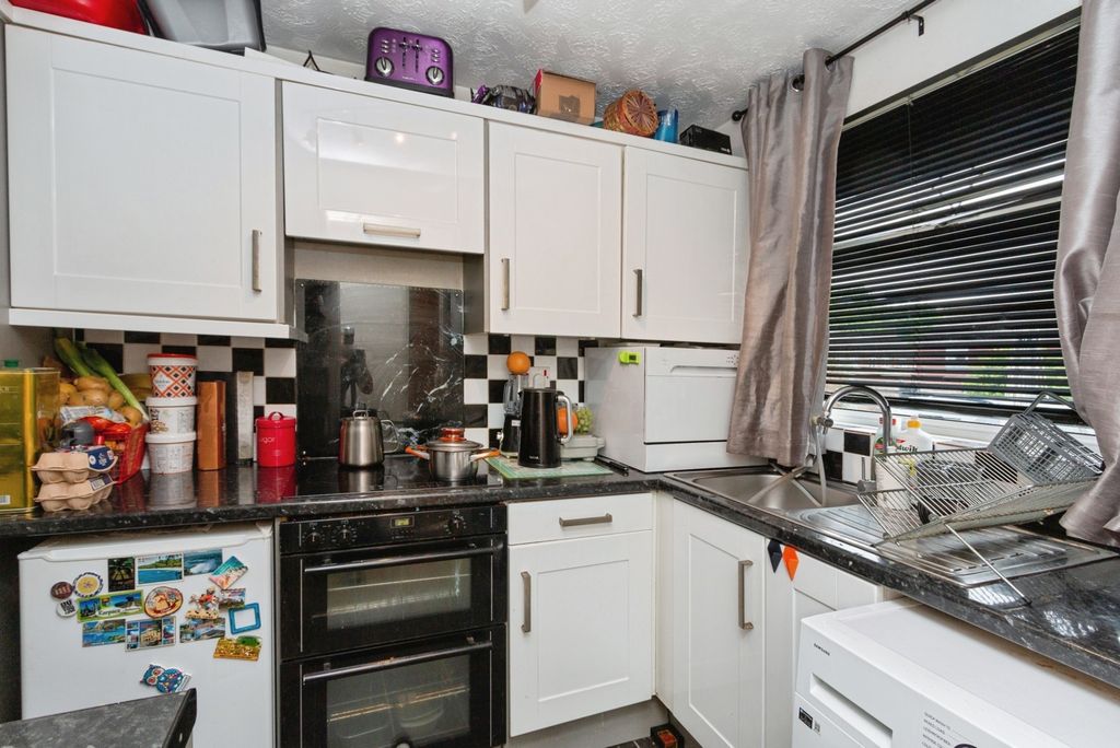 Property photo 3 of 9 Pbox-Img.Jpg