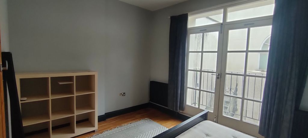 Property photo 2 of 11 Room 2- £850 Available From 01/09/2026