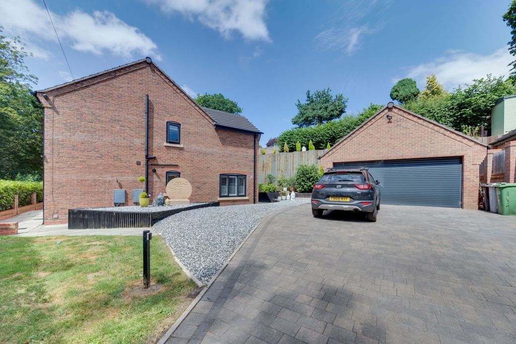 Property photo 2 of 54