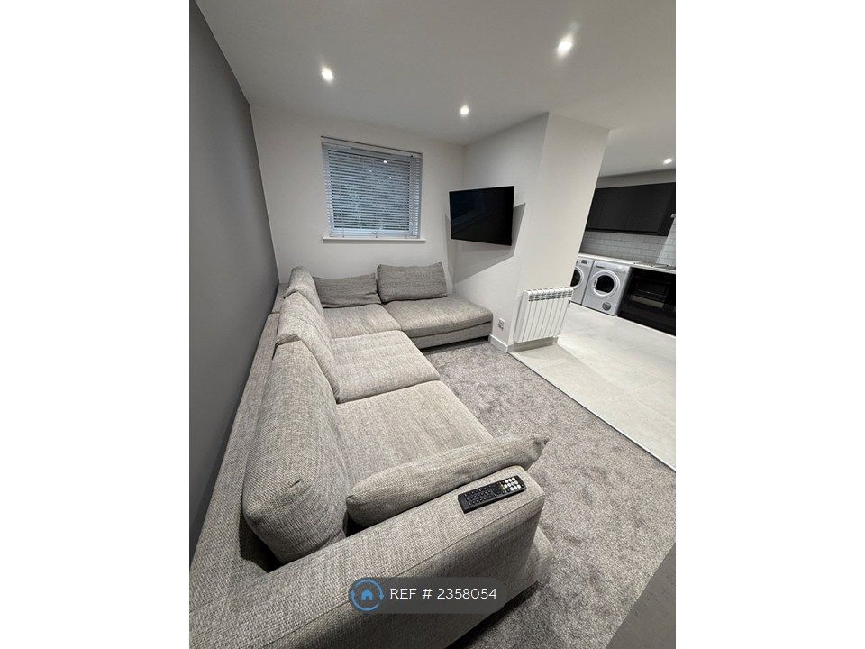 Property photo 3 of 8 Lounge