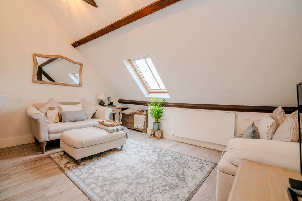 Property photo 3 of 15 Picture No. 18