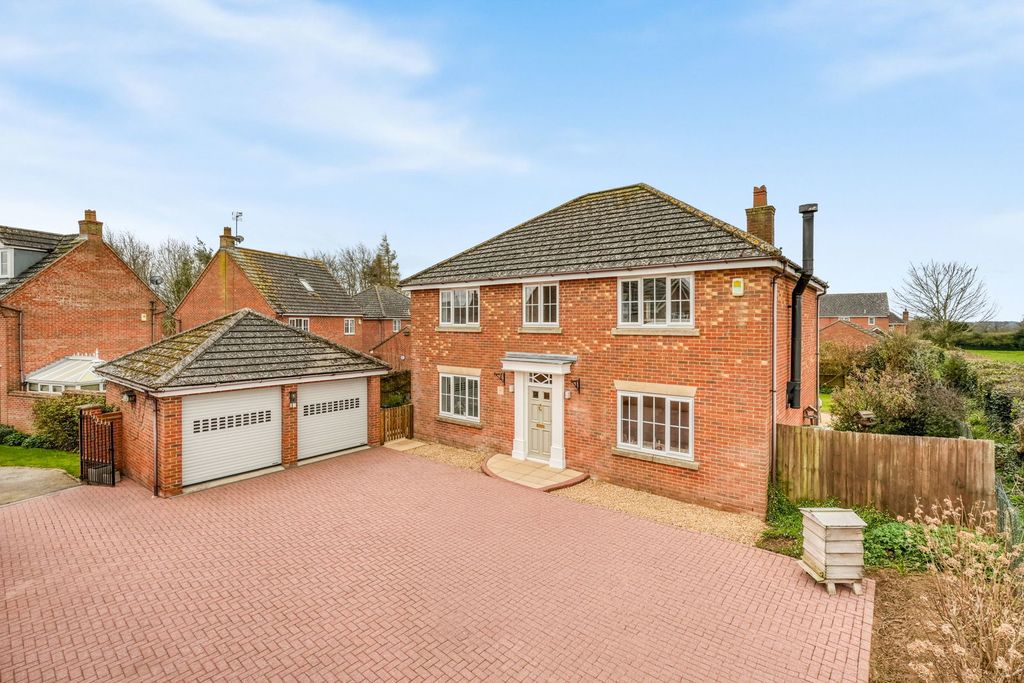 Property photo 1 of 43