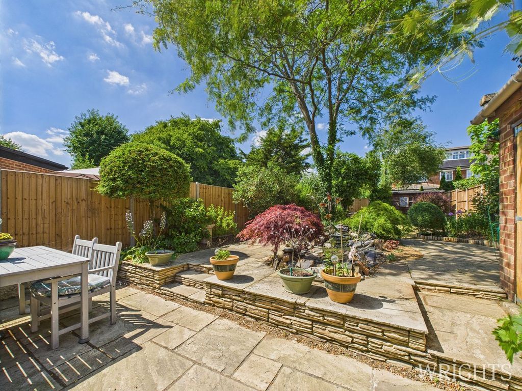 Property photo 2 of 17 Garden