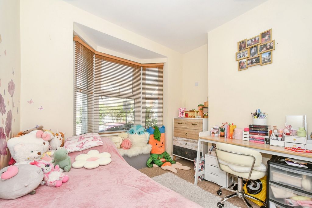 Property photo 3 of 17 Photo