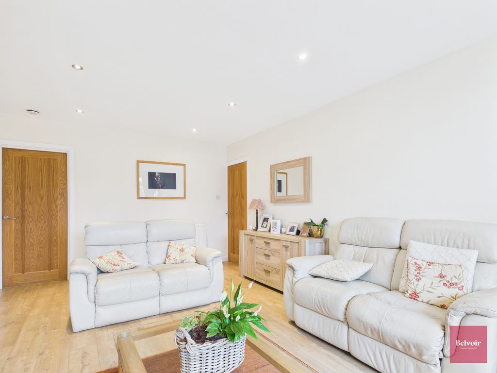 Property photo 2 of 27