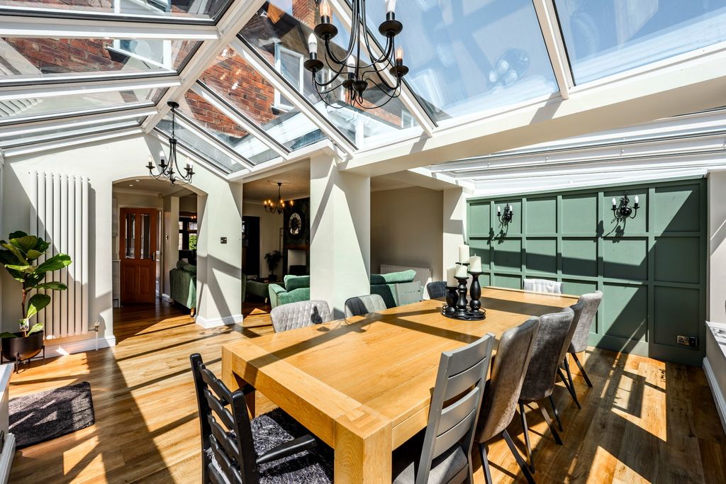 Property photo 2 of 39