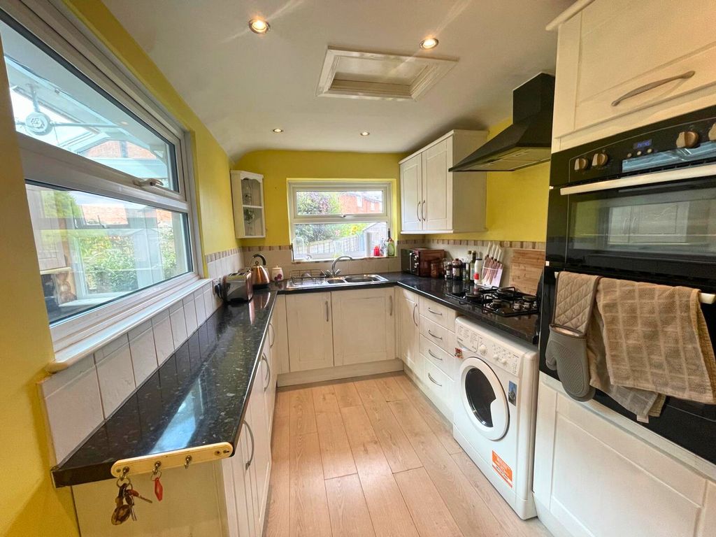 Property photo 2 of 19 Kitchen