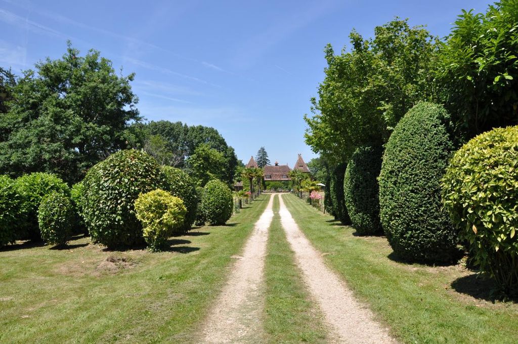 Property photo 2 of 25