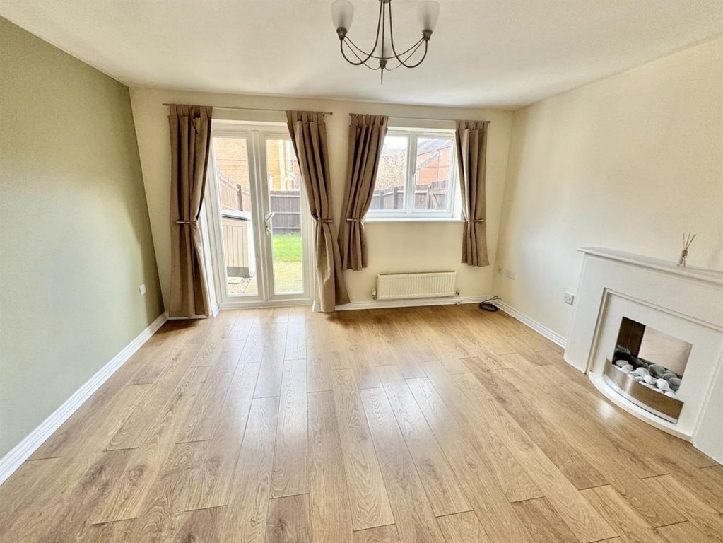 Property photo 3 of 17 7Fe15De6-B81A-47E4-984c-E186Cb3cc414.Jpg