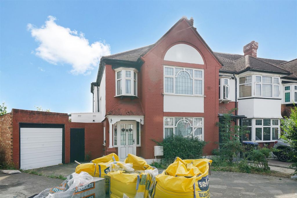 Property photo 1 of 16 13 East Court - 2W1Npyejrf83Eojtvqm9.Jpg