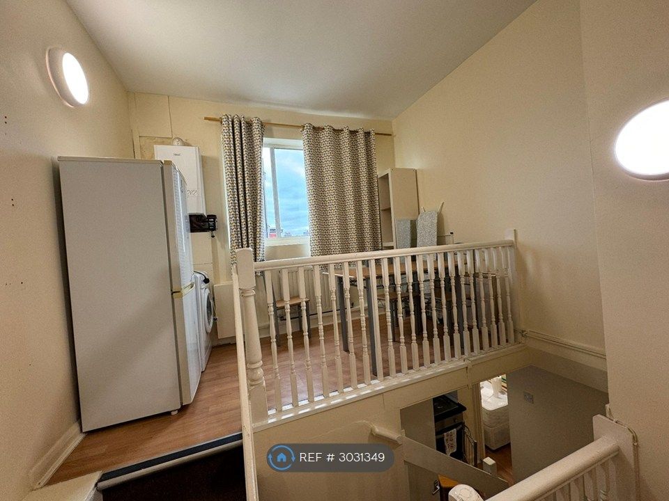 Property photo 3 of 6 Laundry / Open Space