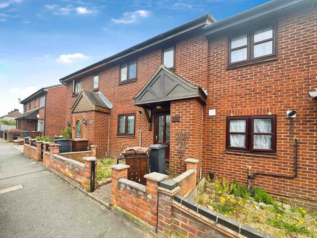 Property photo 1 of 10 **Chain Free** Three  Bedroom Terraced House
