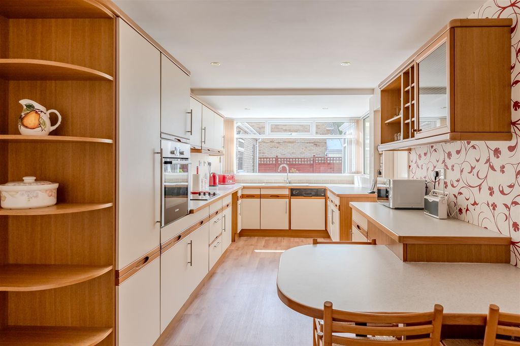Property photo 3 of 22 Kitchen Breakfast Room