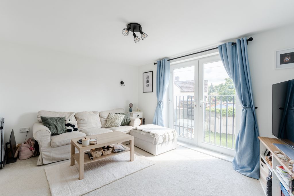 Property photo 3 of 12 9