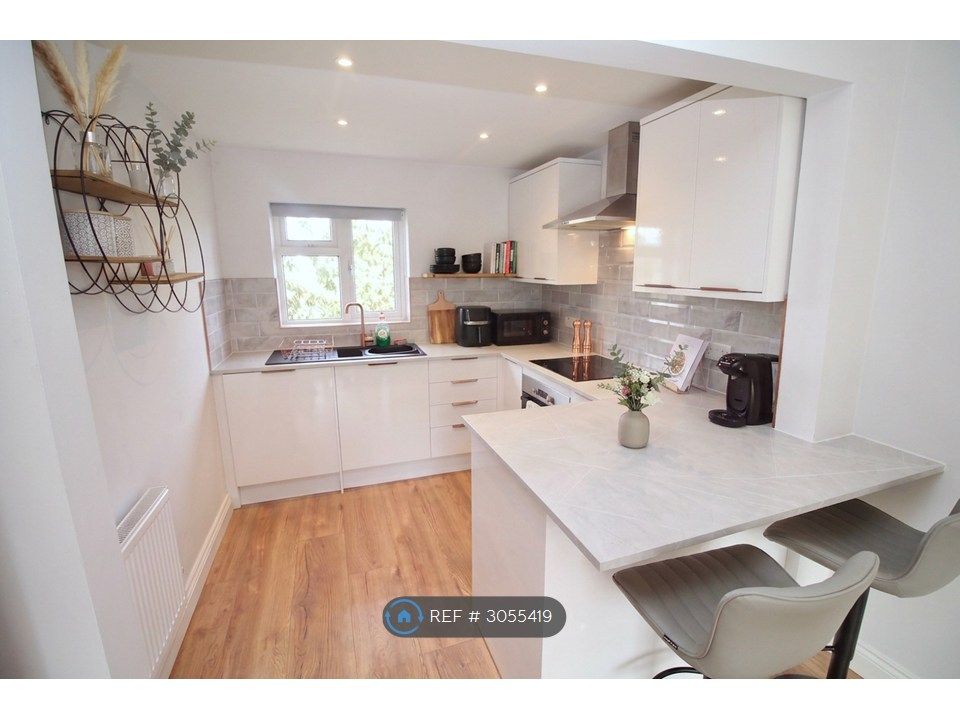 Property photo 2 of 9 Kitchen