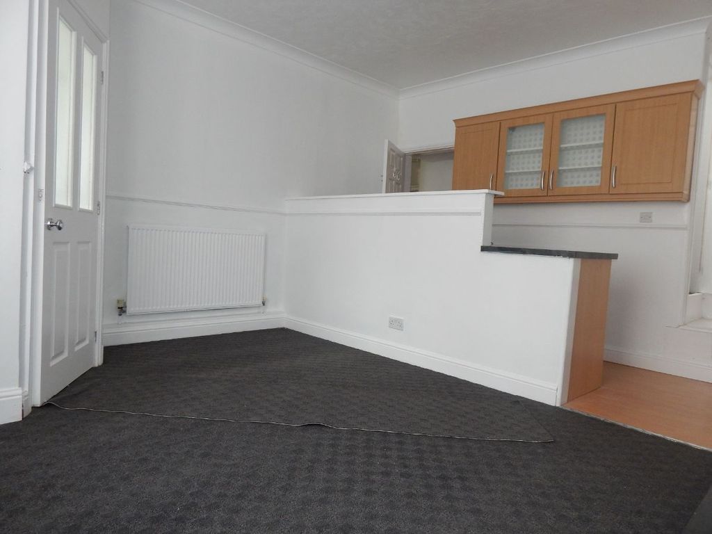 Property photo 3 of 13 Living Room/ Kitchen Area