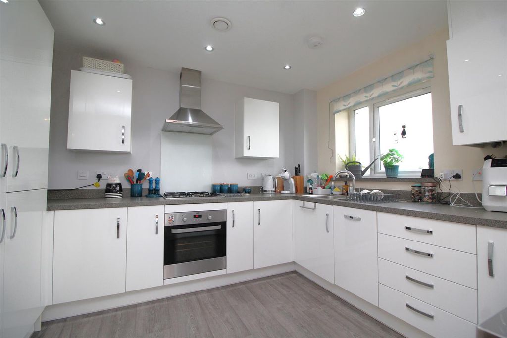 Property photo 3 of 10 Kitchen 1 .Jpg