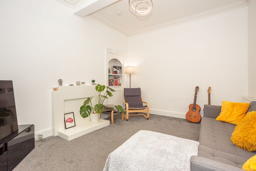 Property photo 2 of 22 Living Room