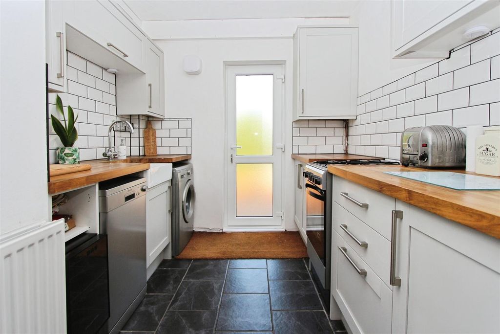 Property photo 3 of 13 Kitchen