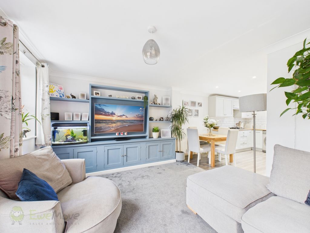 Property photo 2 of 17 Cam03589G0-Pr0085-Still004