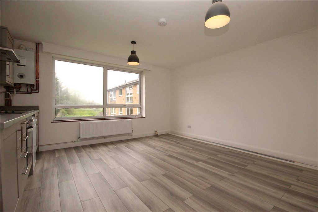 Property photo 2 of 7 Living/Kitchen