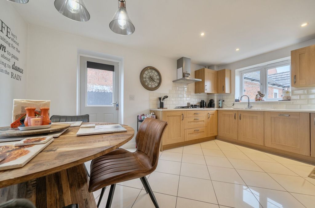 Property photo 3 of 18 Kitchen / Dining Room