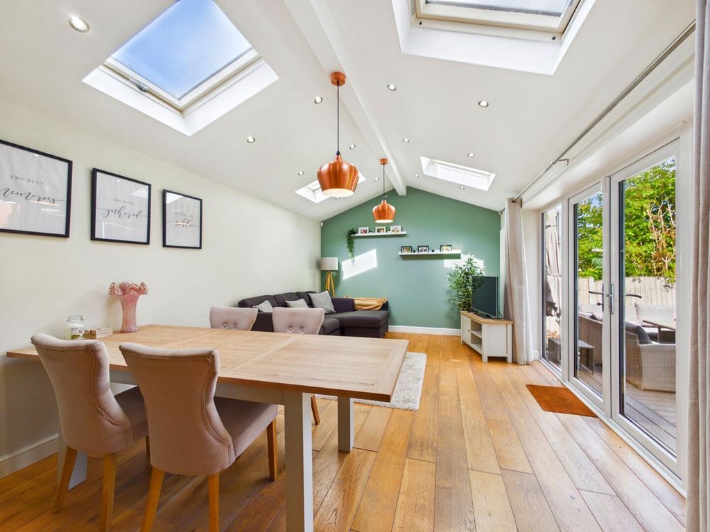 Property photo 2 of 18 Conservatory