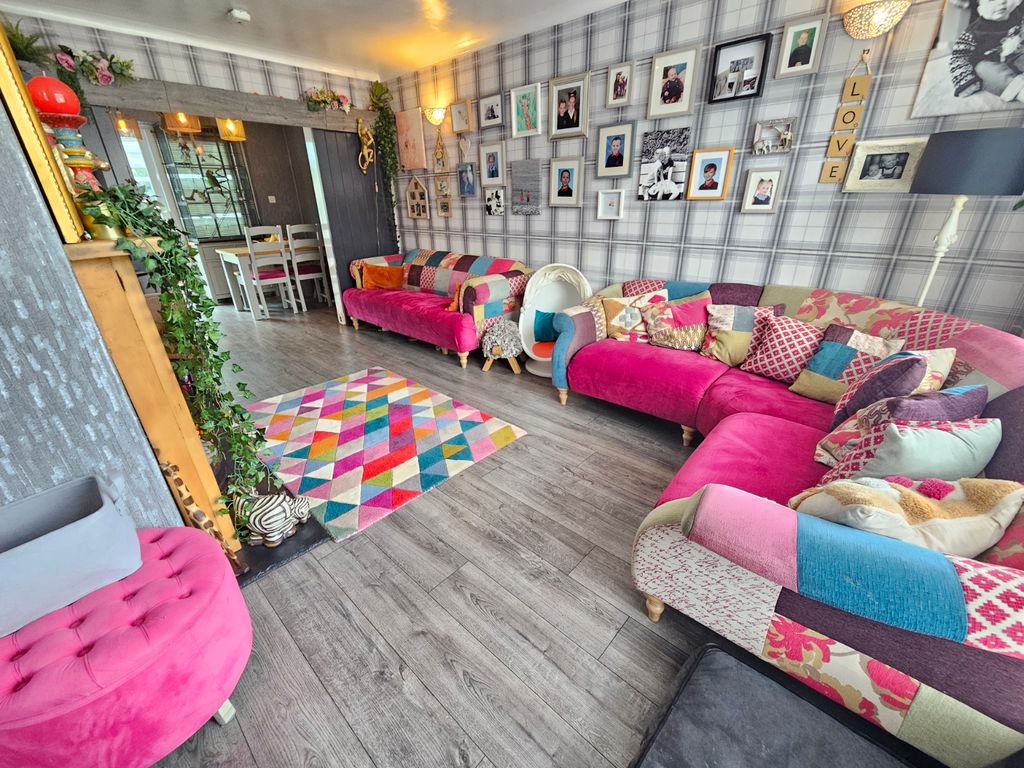 Property photo 3 of 40 20251008_130045