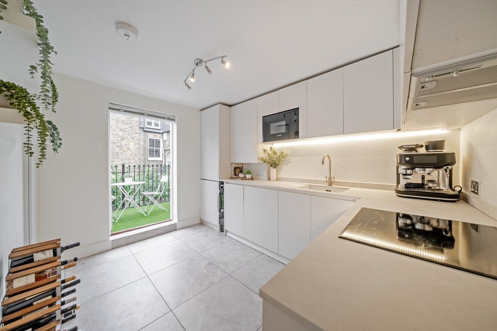 Property photo 2 of 17 Picture No. 16