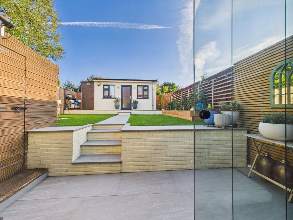 Property photo 2 of 33 Garden