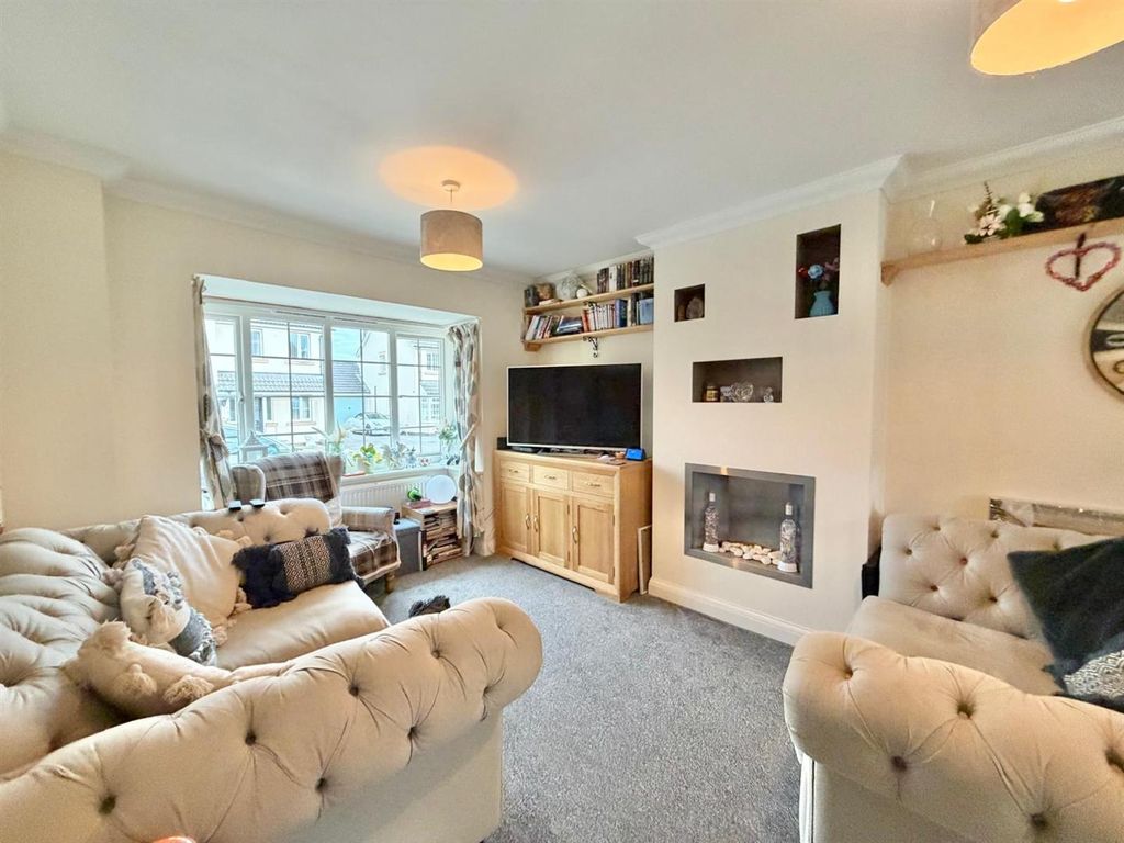 Property photo 2 of 10 Lounge