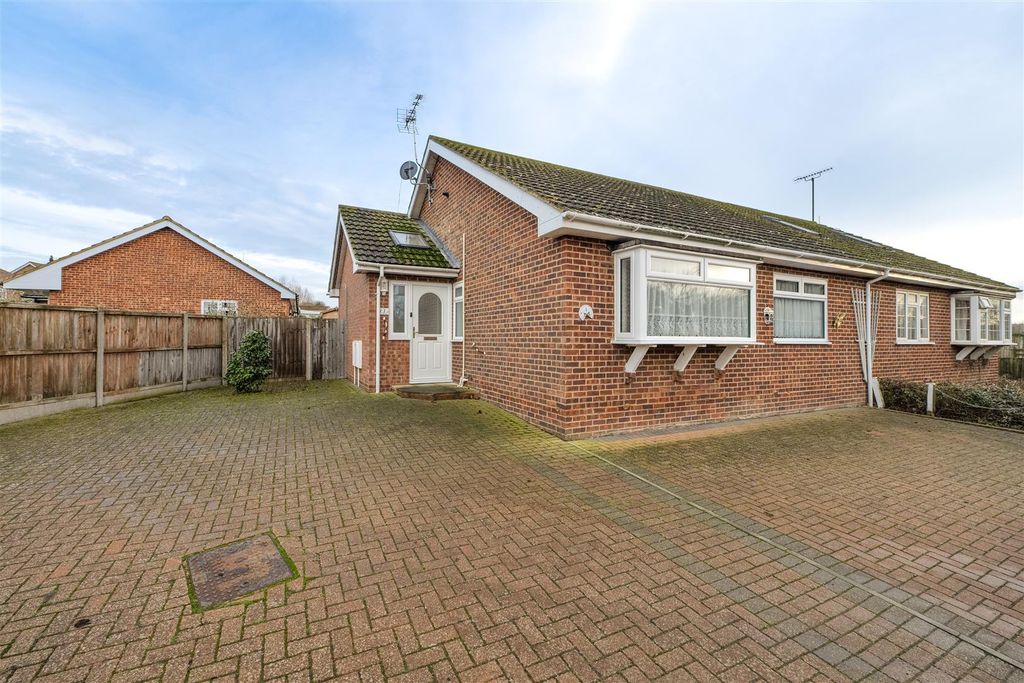 Property photo 1 of 13 Seasalter Lane, Seasalter, Whitstable