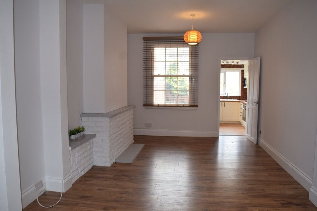Property photo 3 of 12 Lounge 2.Jpg