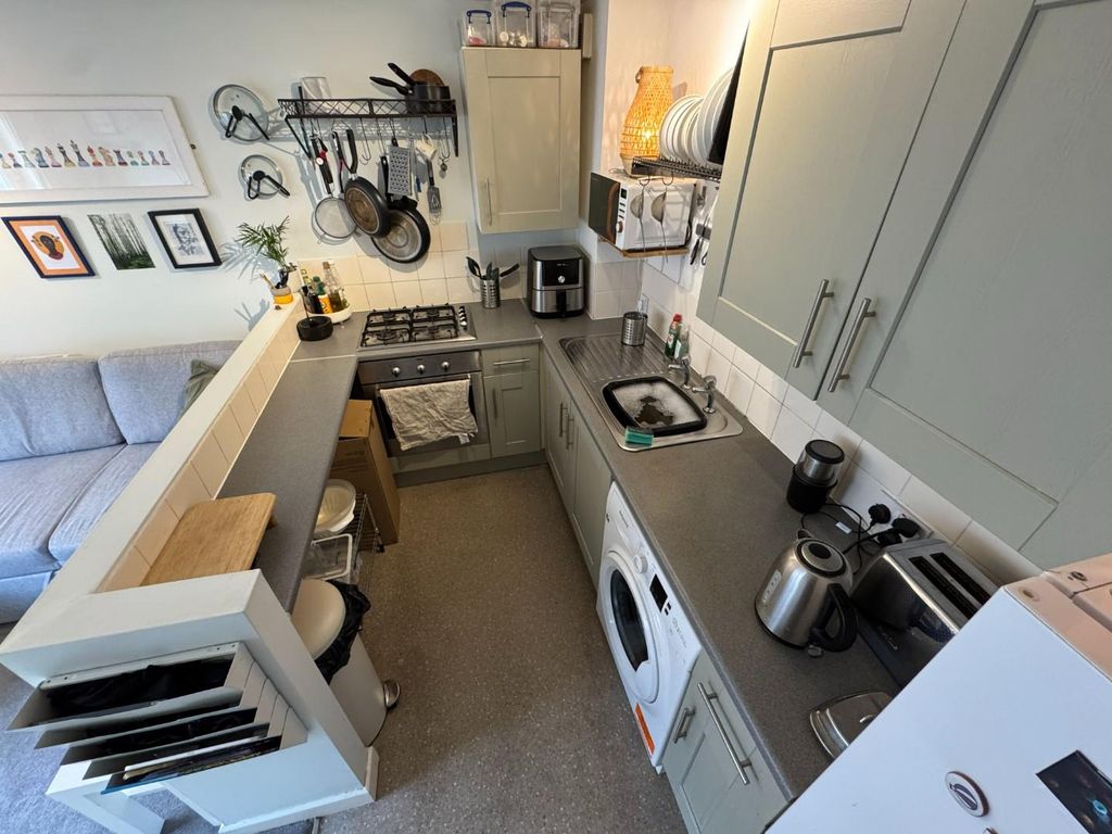 Property photo 3 of 16 Interior_73Yorkrd_2025_15.Jpg