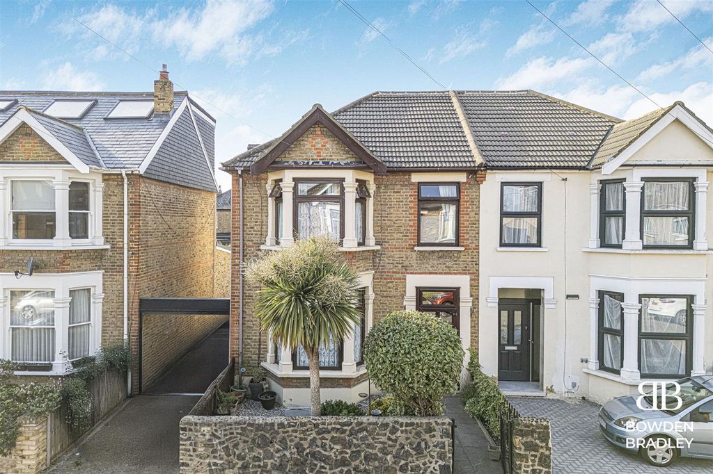 Property photo 1 of 18 Front