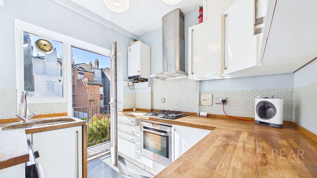 Property photo 3 of 10