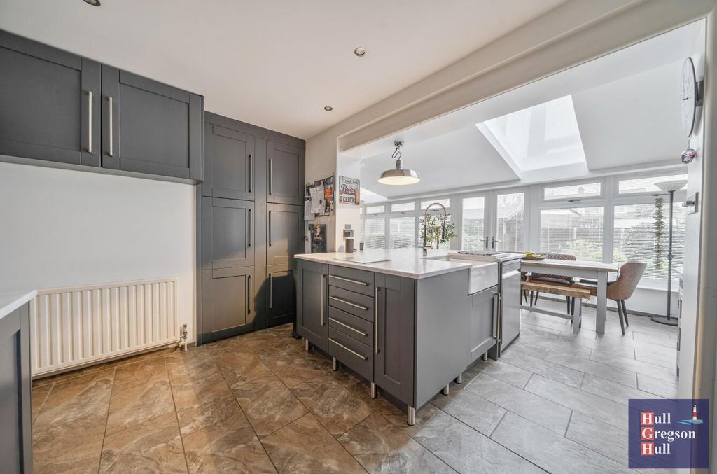 Property photo 3 of 22 9d022086-A64F-4Cbc-A6Ff-64Bd4A96B26d.Jpg