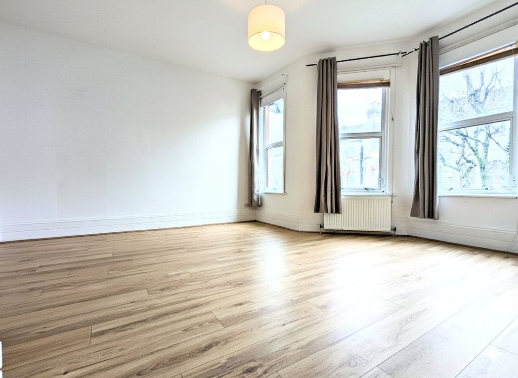 Property photo 3 of 5 Picture No. 27