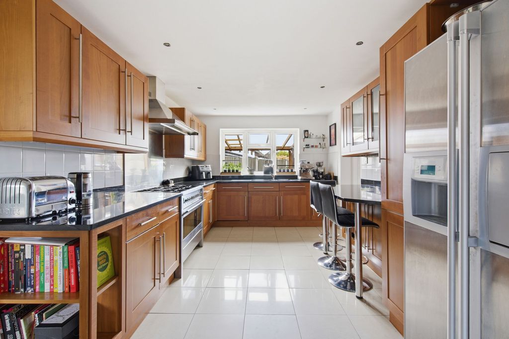 Property photo 2 of 14