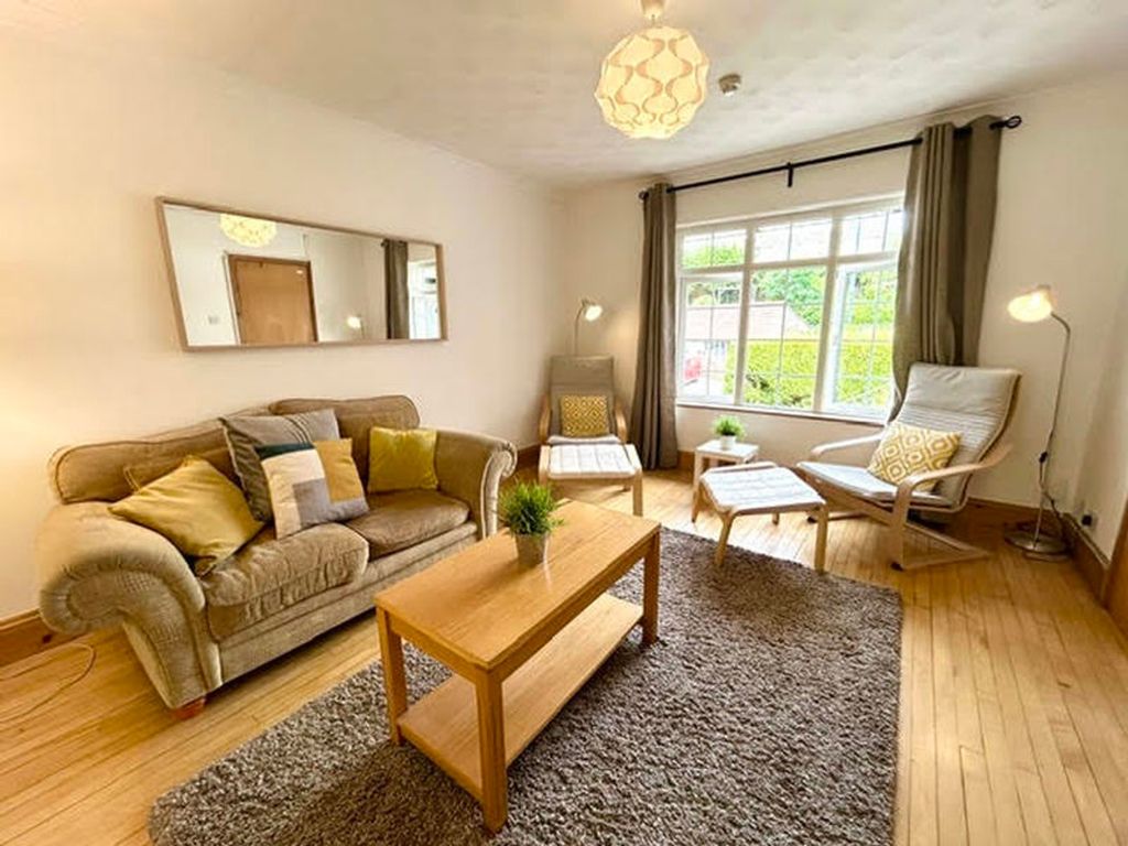 Property photo 2 of 8 A Bright And Inviting Large Modern Living Room, Pe...
