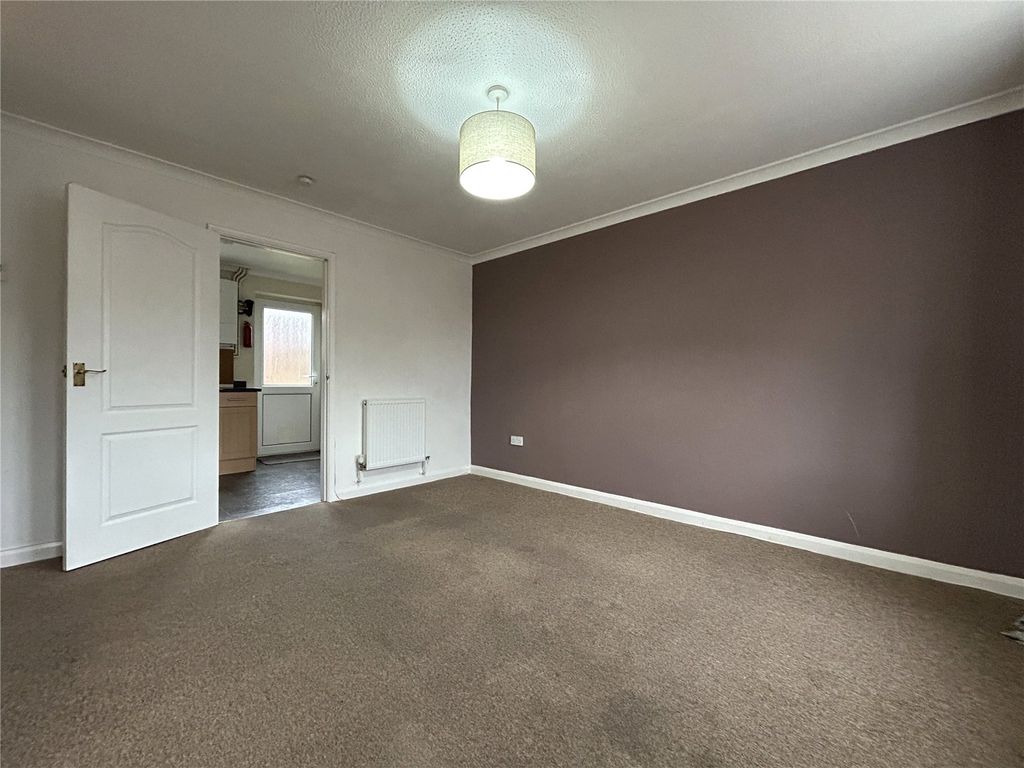 Property photo 2 of 8 Picture No. 17