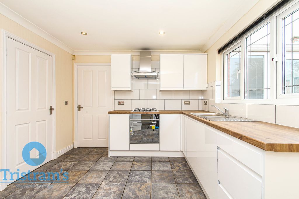 Property photo 3 of 25