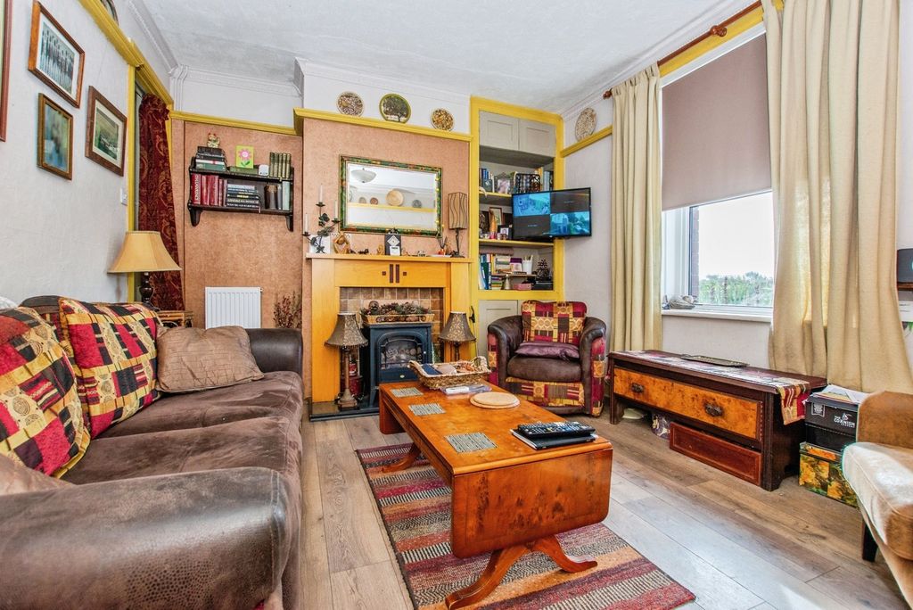 Property photo 3 of 18 Pbox-Img.Jpg