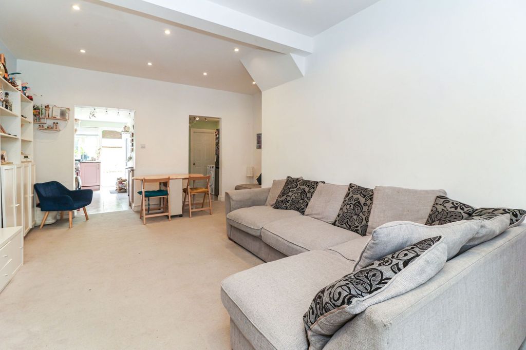 Property photo 2 of 19