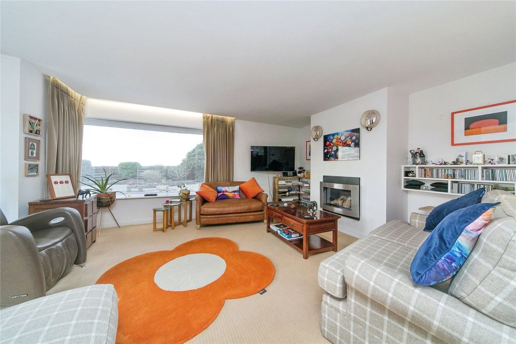 Property photo 2 of 27 Picture No. 90