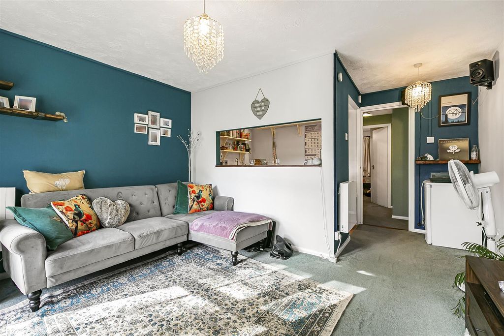 Property photo 2 of 11