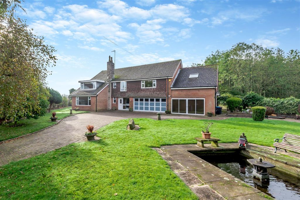 Property photo 1 of 69 8575103-Exterior01.Jpg