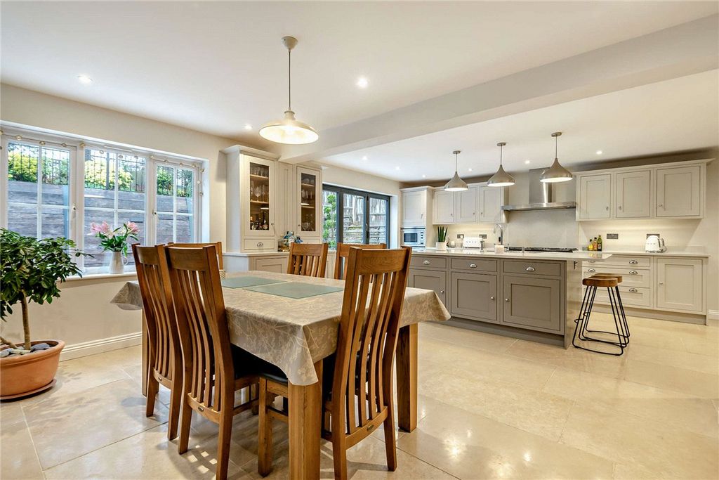 Property photo 2 of 19 Picture No. 11