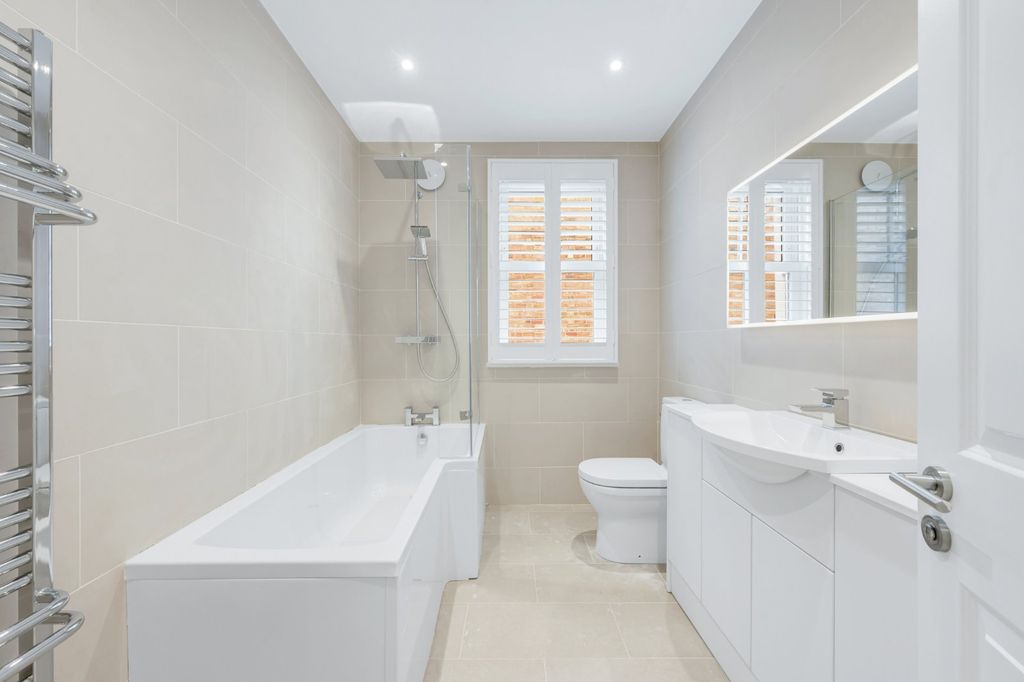 Property photo 3 of 20 Bathroom